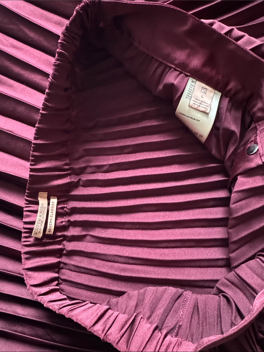 Scotch & Soda Pleated Button-Front Midi Skirt in Burgundy - Picture 5 of 7